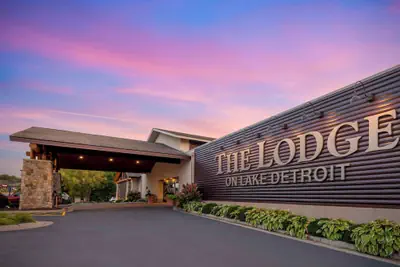 Photo 2 - Best Western Premier The Lodge on Lake Detroit