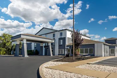 Photo 2 - Comfort Inn & Suites Harrisburg-Hershey North