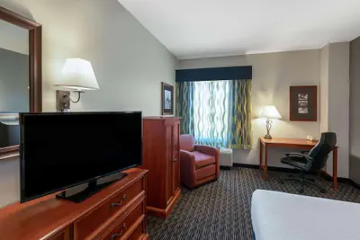 Photo 4 - La Quinta Inn & Suites by Wyndham Rifle