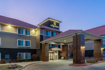 Photo 2 - La Quinta Inn & Suites by Wyndham Rifle