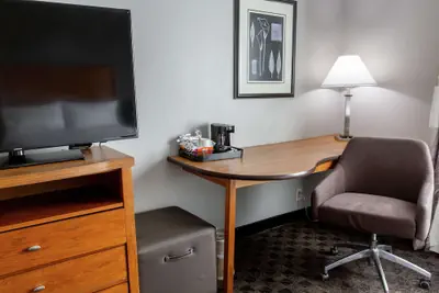 Photo 5 - Hampton Inn & Suites Chesapeake-Square Mall