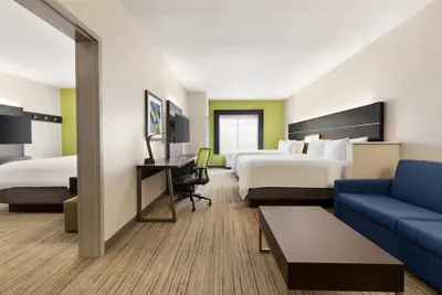 Photo 4 - Holiday Inn Express & Suites Shawnee by IHG
