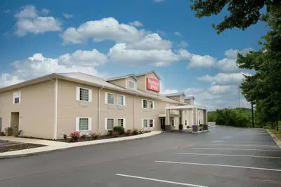 Photo 2 - Home Town Inn Ringgold