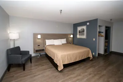 Photo 4 - Home Town Inn Ringgold