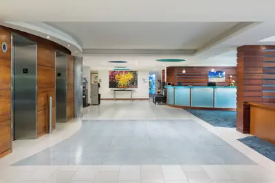 Photo 5 - Courtyard by Marriott Waikiki Beach