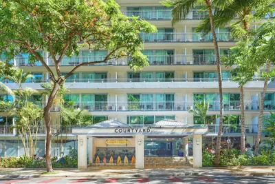 Photo 2 - Courtyard by Marriott Waikiki Beach