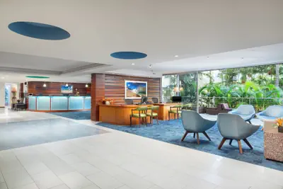 Photo 4 - Courtyard by Marriott Waikiki Beach