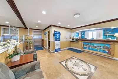 Photo 3 - Best Western Harbour Inn & Suites Huntington - Sunset Beach