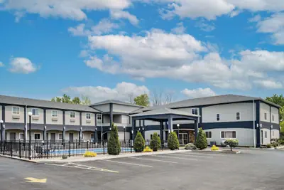 Photo 2 - Days Inn & Suites by Wyndham Niagara Falls/Buffalo
