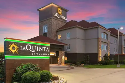 Photo 2 - La Quinta Inn & Suites by Wyndham Belton - Temple South