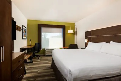 Photo 5 - Holiday Inn Express Bartow by IHG