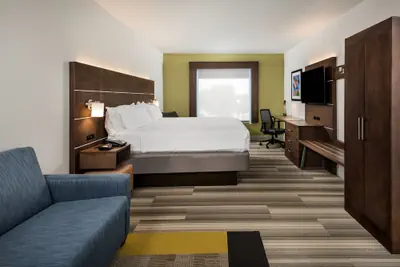 Photo 4 - Holiday Inn Express Bartow by IHG