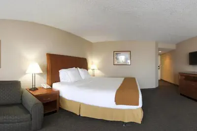 Photo 4 - Holiday Inn Express Hotel & Suites Ventura by IHG
