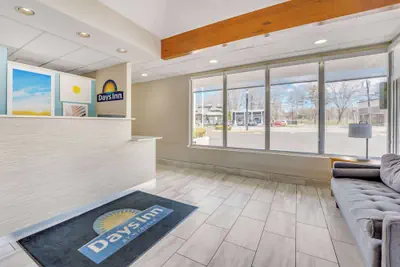 Photo 3 - Days Inn by Wyndham Albany SUNY