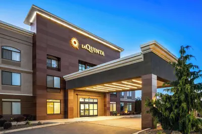 Photo 2 - La Quinta Inn & Suites by Wyndham Kennewick