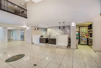 Photo 3 - La Quinta Inn & Suites by Wyndham Modesto Salida