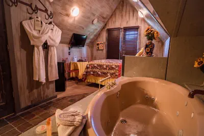 Photo 4 - Anniversary Inn - South Temple