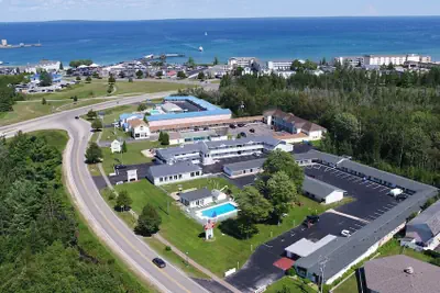 Photo 2 - Starlite Budget Inn