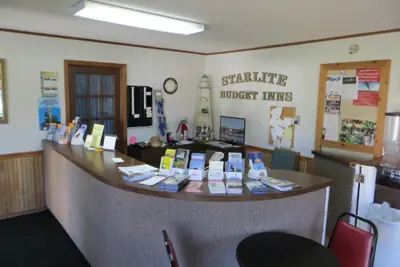 Photo 3 - Starlite Budget Inn