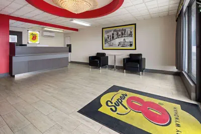 Photo 4 - Super 8 by Wyndham Hazleton