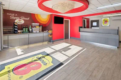 Photo 5 - Super 8 by Wyndham Hazleton