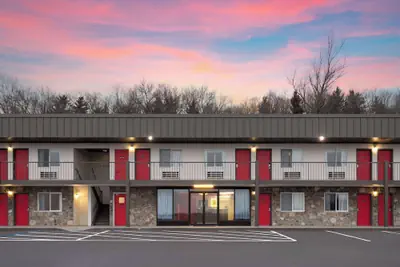 Photo 2 - Super 8 by Wyndham Hazleton
