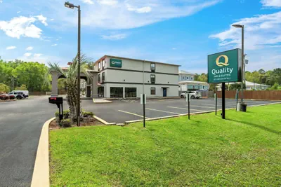 Photo 2 - Quality Inn & Suites Biloxi - Ocean Springs
