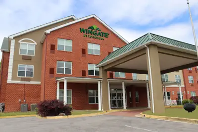 Photo 2 - Wingate by Wyndham Waldorf/Washington DC Area