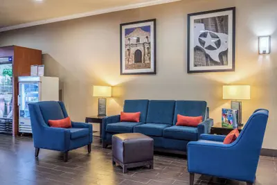 Photo 4 - Comfort Suites Near Texas State University