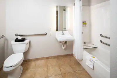 Photo 2 - Holiday Inn Express & Suites Bellevue (Omaha Area) by IHG