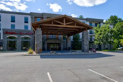Photo 2 - Hampton Inn & Suites Lake George