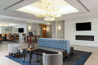 Photo 3 - La Quinta Inn & Suites by Wyndham Bakersfield North
