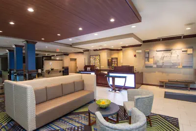 Photo 4 - Holiday Inn Express and Suites Springfield Medical District by IHG