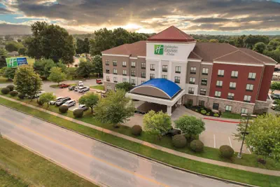 Photo 2 - Holiday Inn Express and Suites Springfield Medical District by IHG