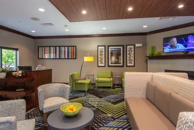 Photo 3 - Holiday Inn Express and Suites Springfield Medical District by IHG