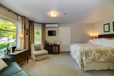 Photo 4 - Winchester Inn
