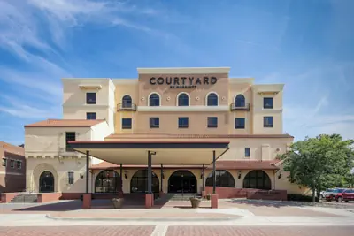 Photo 2 - Courtyard by Marriott Wichita At Old Town