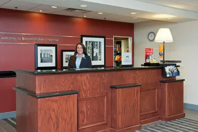 Photo 4 - Hampton Inn & Suites Bloomington - Normal