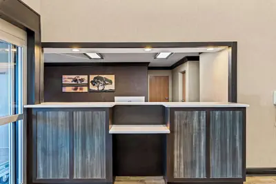 Photo 4 - Best Western Presidential Hotel & Suites
