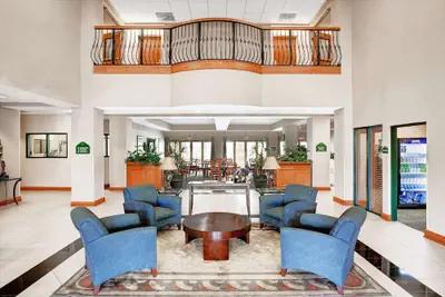 Photo 3 - Wingate by Wyndham Atlanta Airport Fairburn