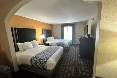 Photo 4 - Best Western Plus Bass Hotel & Suites