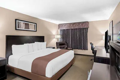 Photo 2 - Heartland Inn & Suites, SureStay Collection by Best Western