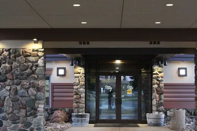 Photo 3 - C'mon Inn Hotel & Suites