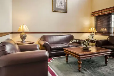 Photo 2 - Quality Suites Jeffersonville - Louisville North