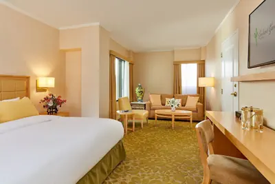 Photo 4 - Orchard Garden Hotel
