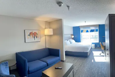 Photo 3 - Holiday Inn Express & Suites Marquette by IHG