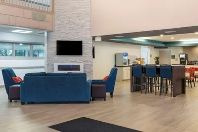 Photo 4 - Comfort Suites Elgin Northwest