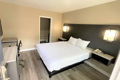Photo 4 - Shangri La Motel