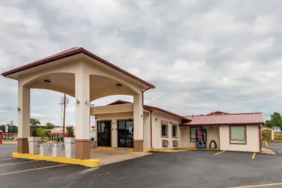 Photo 2 - Red Roof Inn Buffalo, TX