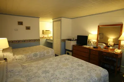 Photo 3 - Bennington Motor Inn